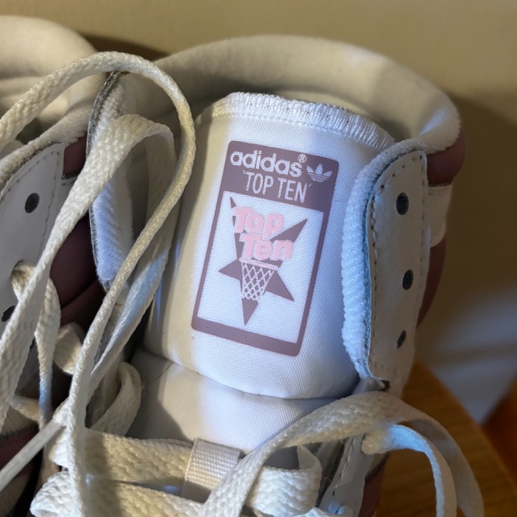 Adidas off white and lilac Top Ten RB casual sneakers from Finish Line NWT - Picture 5 of 12